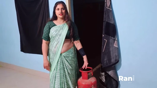 4K Gas Delivery Boy and Lonely Aunty Romance and Sex Secretly at Home