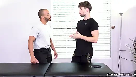 Drew Dixon 2 büyük zenci yarağı ile özel bir masaj istiyor