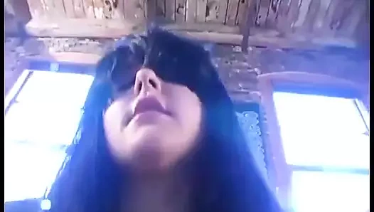 Tombul ve sapık ateşli kız götünü siktiriyor ve döl sıçratıyor