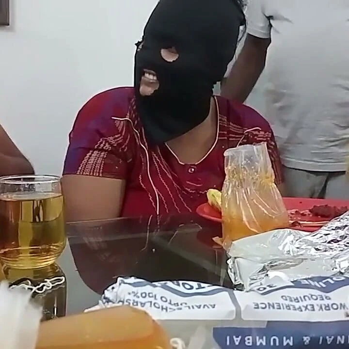 Yemek masası ateşli edepsiz ön sevişme konuşuyor