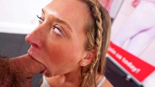 Fit18 - addison votka - 57kg - yoga pantolonlu sıska sarışın Amerikalı amatör - 60 fps