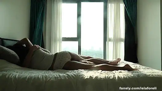 Gerçek amatör ırklararası çift - minyon Asyalı kız arkadaş ve beyaz erkek arkadaş tutkulu sabah seksi