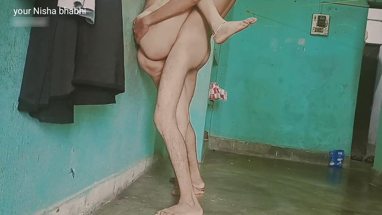 Olgun Hintli kız sevgilisi ile sıcak hardcore seks.