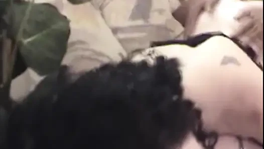 Kaltak zenci adamla aldattığını kaydedıyor
