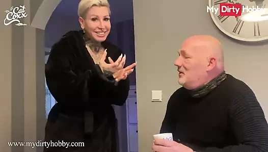 Kedi coxx bize büyük bir horoz emmeyi ne kadar sevdiğini gösteriyor