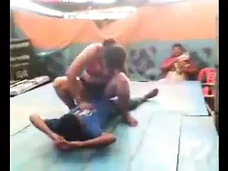 Sıcak bangla jatra dansı