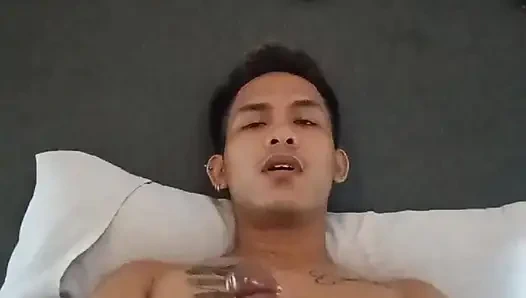 Seksi Asyalı adam otelde mastürbasyon yapıyor