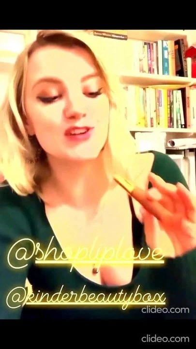 Evanna Lynch - Instastory Boobs Oops