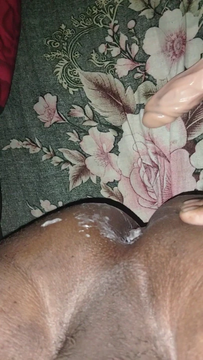 Sevimli kıçıma büyük dildo ile orgazm