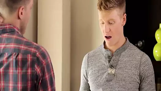 Bridger watts alex'i büker ve onu arkadan döver