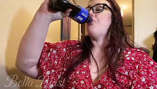 Yakın röntgencilik gulp, chug ve geğirme! Bella Blast