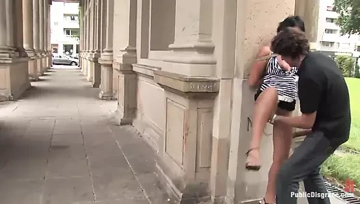 Avrupalı hatun bağlanıyor ve tamamen çıplak bir futbol oyuncusu tarlasına maruz kalıyor