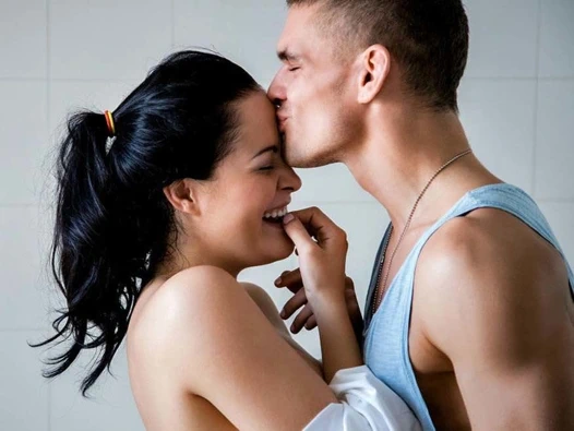 Maximilian şef Dolly Diore ile sikişiyor