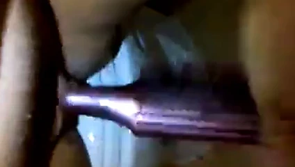 Saç fırçası iri güzel kadın