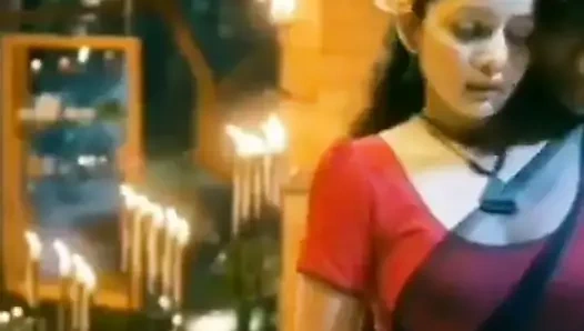 Ateşli Hintli çiftin romantizmi