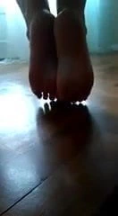 Bu olgun seksi tabanlara ne kadar büyük bir yük mastürbasyon yaparsın?