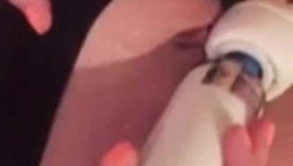 Kız kardeşimin bilgisayarında buldum. deli gibi fışkırtmasını izle