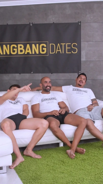 Safira Yakkuza yedi erkeği hava geçirmez anal gangbang'de alıyor | Bölüm 1