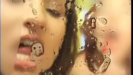 Muhteşem tatlı kızlar sevimli amcıklarını bir direğe derinden siktirdikçe tadını çıkarıyor