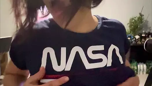 Karım bir sürtük, kim onu denemek istiyor? Göz kamaştırıcı kız