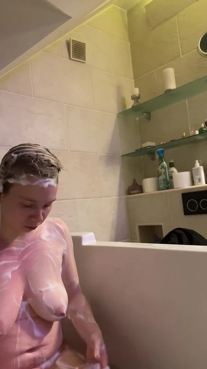 Büyük Göğüsler ve Sert Meme Uçları