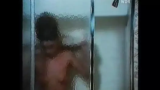 Grechen corbett camdan göğüsleri yanıp sönüyor.