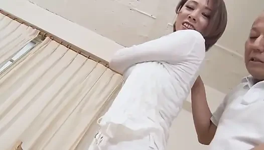 Asuka Sabah Komşunun Oyuncu Sütyensiz Karısı