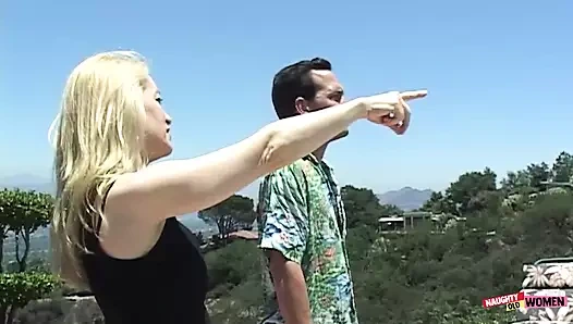 Azgın sarışın Suband amını yalattıktan sonra havuzun yanında vahşi seks yapıyor