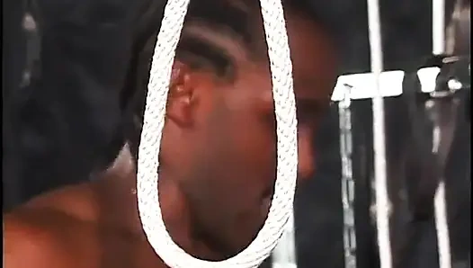 Zenci adam kısa sarışın saçlı zenci amigo kızla sikişiyor