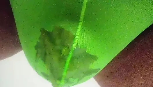 #2 küvete işiyor sonra küçük yarağımı sikiyorum ve ters sikimi parmaklıyor derlemesi