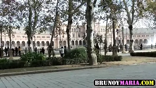 Follanco en Publico por las Calles de Sevilla
