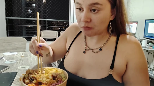 Nicole'ün Büyük Paket Doldurma - Göbek Ve Göt Azdırma