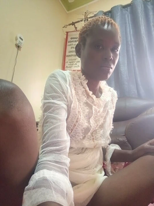 Candy27 dildo ile derinden sert sikişiyor ve iyi orgazm oluyor.