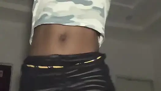 Browngurl234 dans hareketlerini gösteren hayranlarının dikkatini çekiyor