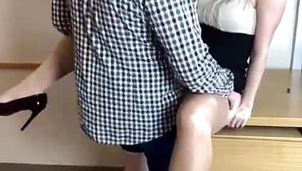 Akşam yemeğinden önce giyinmiş seks