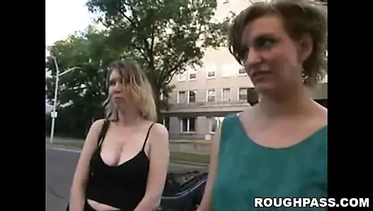 amatör civcivler aldı yukarı tarafından büyük cocked adamlar