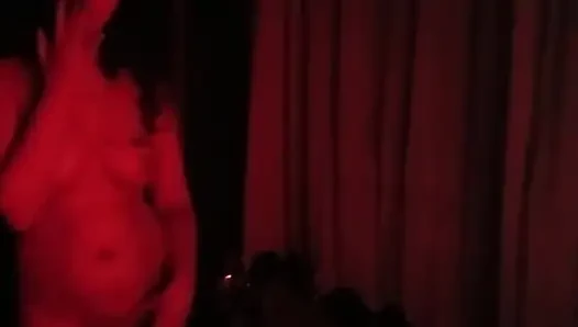 Seni düşünerek kendime dokunuyorum