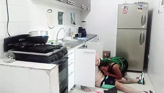 Tesisatçıyı arayıp tesisatçıyı kontrol ettim ve sonunda cazibesine aşık oldum.