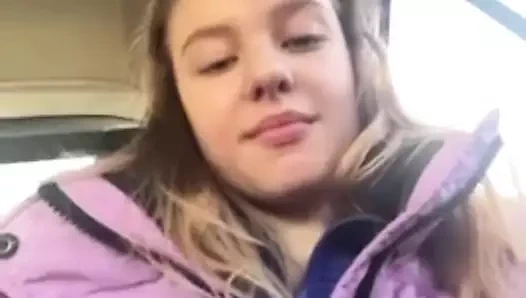 Sarışın kız takside mastürbasyon ve titreşim