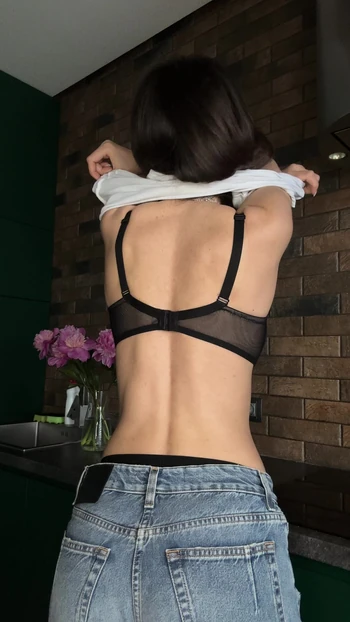 Попробуй на вкус мою киску, если осмелишься.