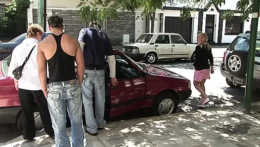 Siyah ve beyaz yarakla grup seks