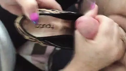 yüksek topuklu handjob