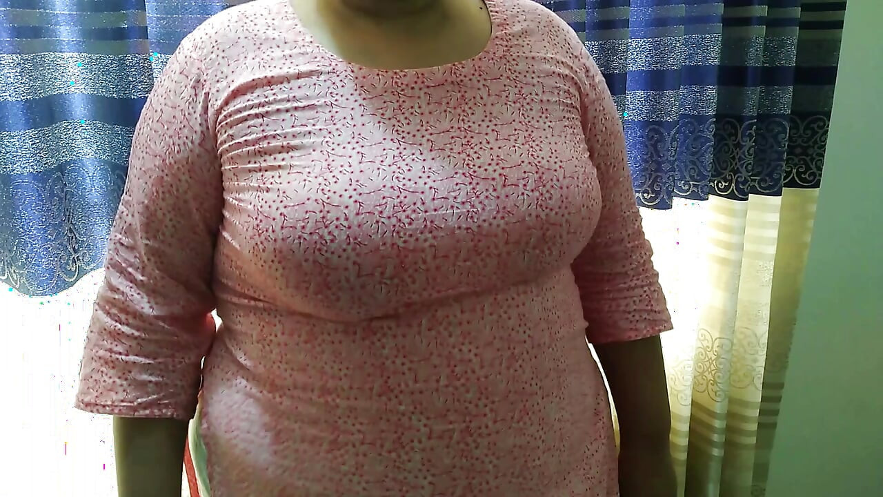 Hintli seksi 18 yaşındaki üvey kız kardeş üniversiteye gitmeden önce azıyor, sonra üvey erkek kardeşleri onu iki kez sikerek ona yardım ediyor