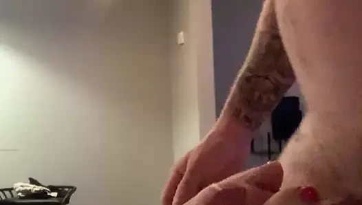 Milf ayak parmaklarına boşalmak (otel odası)