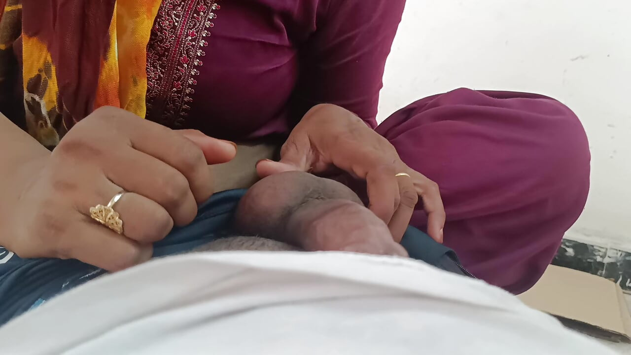 Padosan ko bulakar karne ka mood tha