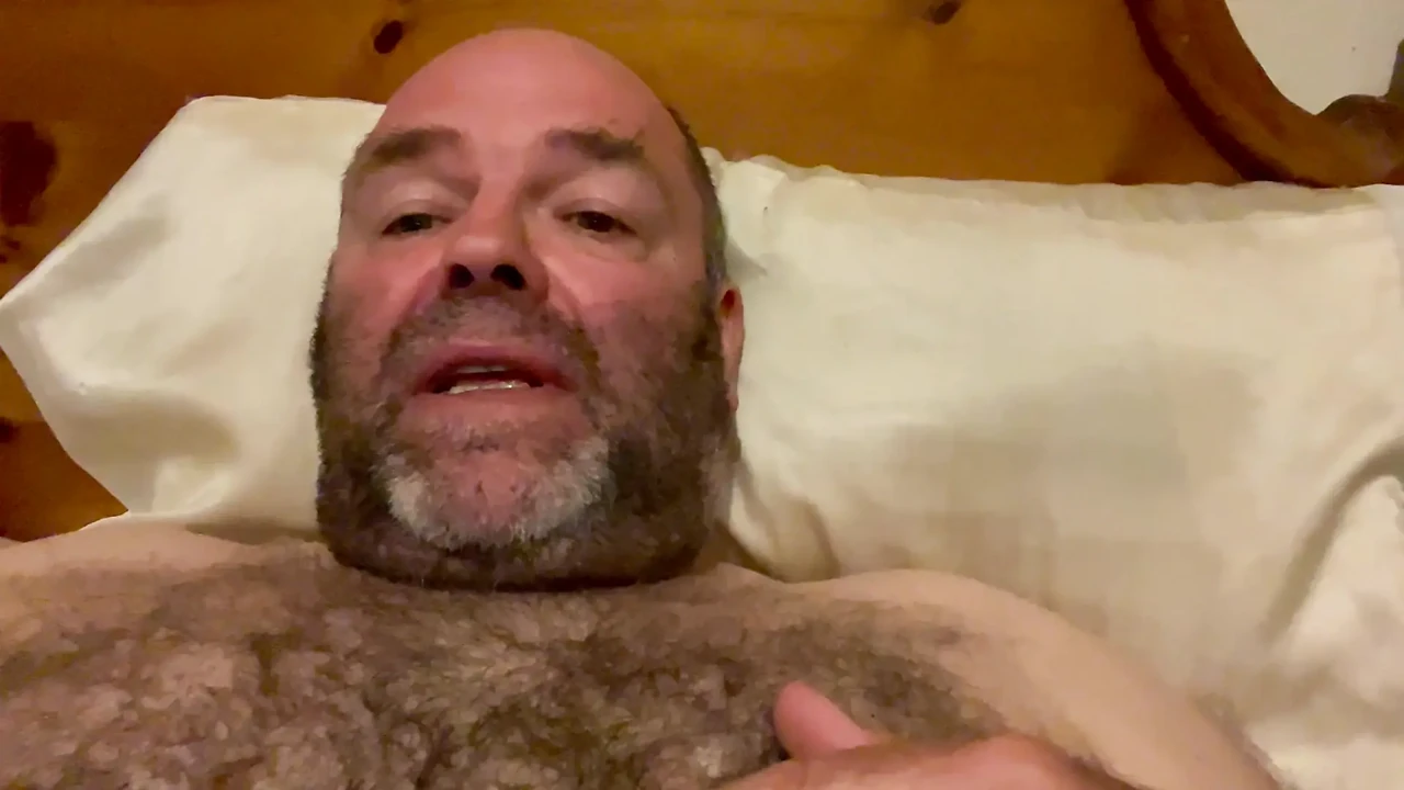 Lanista Bear gets his groins creamed and soothed due to red raw skin request inc cumshot