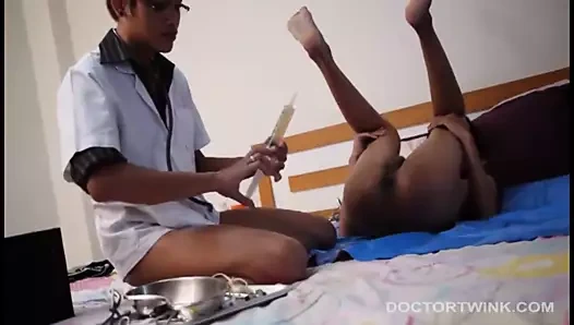 Asya twinks kevin ve albert eyersiz