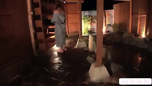 Eller olmadan doruk noktası ve fışkırtma, saf içgüdü ve doğal yetenekle çalışan çarpıcı ilk