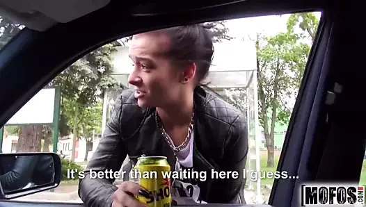 Vanessa'nın oynadığı mahsur kalmış bir genç videoyla takılmak