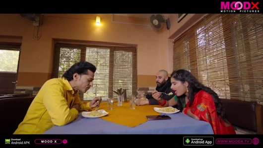 Hintli güzel ev hanımı kocasıyla seks yapıyor